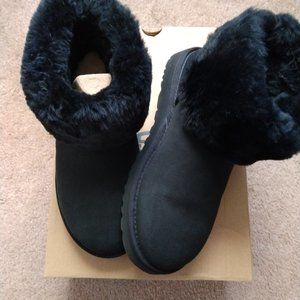 Womens UGG W Classic Mini Fluff in Black size 9